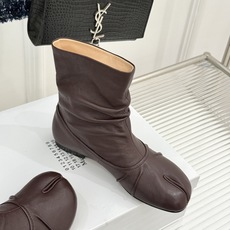 MaisonMargiela|MM6马吉拉复古褶皱分趾低跟短靴分趾设计辨识度拉满解构美学贯穿品牌基因低跟 MaisonMargiela|MM6马吉拉复古褶皱分趾低跟短靴分趾设计辨识度拉满解构美学贯穿品牌基因低跟