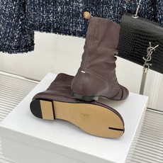 MaisonMargiela|MM6马吉拉复古褶皱分趾低跟短靴分趾设计辨识度拉满解构美学贯穿品牌基因低跟 MaisonMargiela|MM6马吉拉复古褶皱分趾低跟短靴分趾设计辨识度拉满解构美学贯穿品牌基因低跟