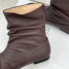 MaisonMargiela|MM6马吉拉复古褶皱分趾低跟短靴分趾设计辨识度拉满解构美学贯穿品牌基因低跟 MaisonMargiela|MM6马吉拉复古褶皱分趾低跟短靴分趾设计辨识度拉满解构美学贯穿品牌基因低跟