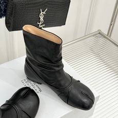 MaisonMargiela|MM6马吉拉复古褶皱分趾低跟短靴分趾设计辨识度拉满解构美学贯穿品牌基因低跟 MaisonMargiela|MM6马吉拉复古褶皱分趾低跟短靴分趾设计辨识度拉满解构美学贯穿品牌基因低跟