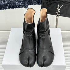 MaisonMargiela|MM6马吉拉复古褶皱分趾低跟短靴分趾设计辨识度拉满解构美学贯穿品牌基因低跟 MaisonMargiela|MM6马吉拉复古褶皱分趾低跟短靴分趾设计辨识度拉满解构美学贯穿品牌基因低跟