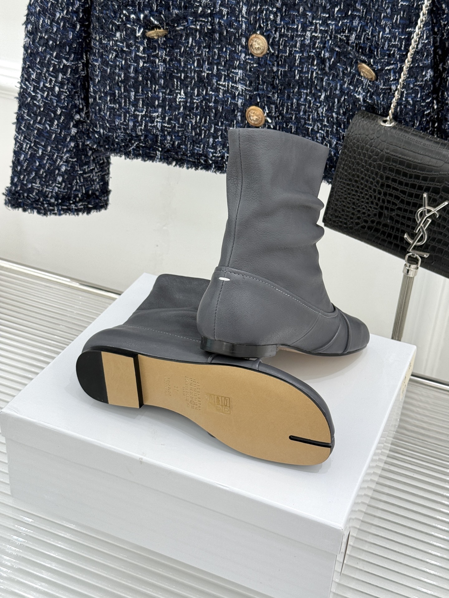 MaisonMargiela｜MM6马吉拉复古褶皱分趾低跟短靴分趾设计辨识度拉满解构美学贯穿品牌基因低跟