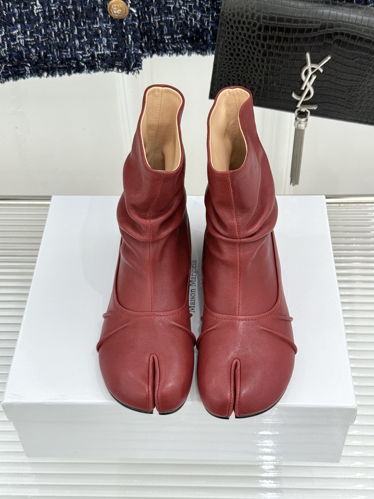 MaisonMargiela｜MM6马吉拉复古褶皱分趾低跟短靴分趾设计辨识度拉满解构美学贯穿品牌基因低跟