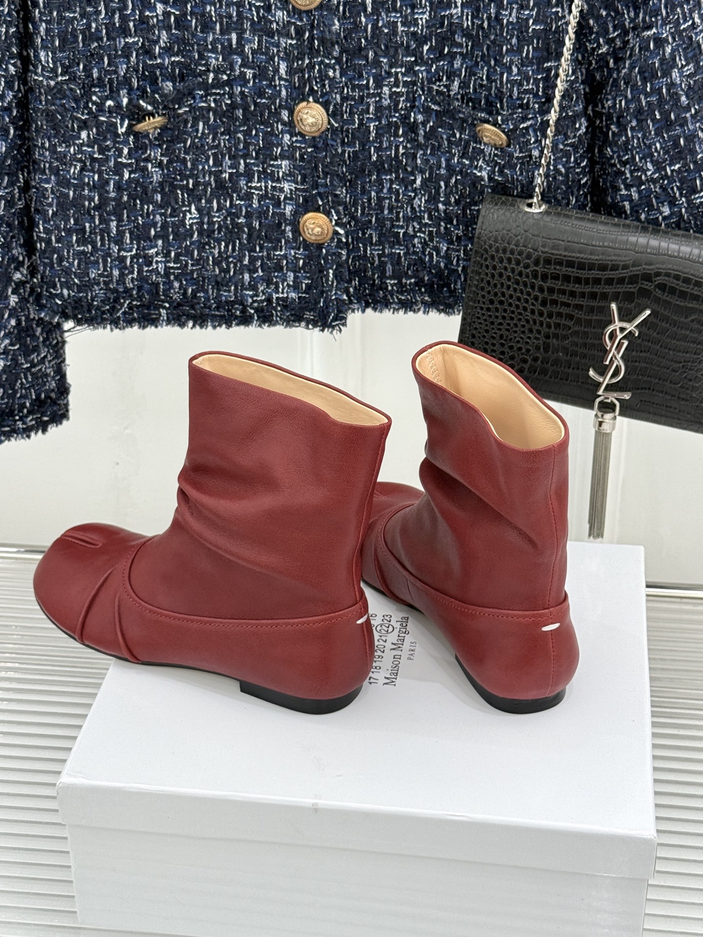 MaisonMargiela｜MM6马吉拉复古褶皱分趾低跟短靴分趾设计辨识度拉满解构美学贯穿品牌基因低跟