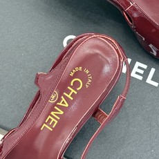 厂价CHANE*|小香26A极简尖头双C漆皮跟后空粗跟凉鞋极简线条利落又高级漆皮鞋面质感超绝金属双C低调 厂价CHANE*|小香26A极简尖头双C漆皮跟后空粗跟凉鞋极简线条利落又高级漆皮鞋面质感超绝金属双C低调
