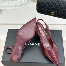 厂价CHANE*|小香26A极简尖头双C漆皮跟后空粗跟凉鞋极简线条利落又高级漆皮鞋面质感超绝金属双C低调 厂价CHANE*|小香26A极简尖头双C漆皮跟后空粗跟凉鞋极简线条利落又高级漆皮鞋面质感超绝金属双C低调