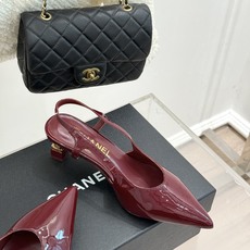 厂价CHANE*|小香26A极简尖头双C漆皮跟后空粗跟凉鞋极简线条利落又高级漆皮鞋面质感超绝金属双C低调 厂价CHANE*|小香26A极简尖头双C漆皮跟后空粗跟凉鞋极简线条利落又高级漆皮鞋面质感超绝金属双C低调