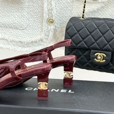 厂价CHANE*|小香26A极简尖头双C漆皮跟后空粗跟凉鞋极简线条利落又高级漆皮鞋面质感超绝金属双C低调 厂价CHANE*|小香26A极简尖头双C漆皮跟后空粗跟凉鞋极简线条利落又高级漆皮鞋面质感超绝金属双C低调