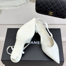 厂价CHANE*|小香26A极简尖头双C漆皮跟后空粗跟凉鞋极简线条利落又高级漆皮鞋面质感超绝金属双C低调 厂价CHANE*|小香26A极简尖头双C漆皮跟后空粗跟凉鞋极简线条利落又高级漆皮鞋面质感超绝金属双C低调