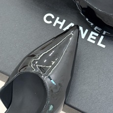 厂价CHANE*|小香26A极简尖头双C漆皮跟后空粗跟凉鞋极简线条利落又高级漆皮鞋面质感超绝金属双C低调 厂价CHANE*|小香26A极简尖头双C漆皮跟后空粗跟凉鞋极简线条利落又高级漆皮鞋面质感超绝金属双C低调