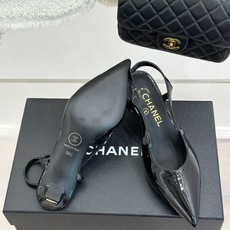 厂价CHANE*|小香26A极简尖头双C漆皮跟后空粗跟凉鞋极简线条利落又高级漆皮鞋面质感超绝金属双C低调 厂价CHANE*|小香26A极简尖头双C漆皮跟后空粗跟凉鞋极简线条利落又高级漆皮鞋面质感超绝金属双C低调