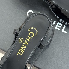 厂价CHANE*|小香26A极简尖头双C漆皮跟后空粗跟凉鞋极简线条利落又高级漆皮鞋面质感超绝金属双C低调 厂价CHANE*|小香26A极简尖头双C漆皮跟后空粗跟凉鞋极简线条利落又高级漆皮鞋面质感超绝金属双C低调