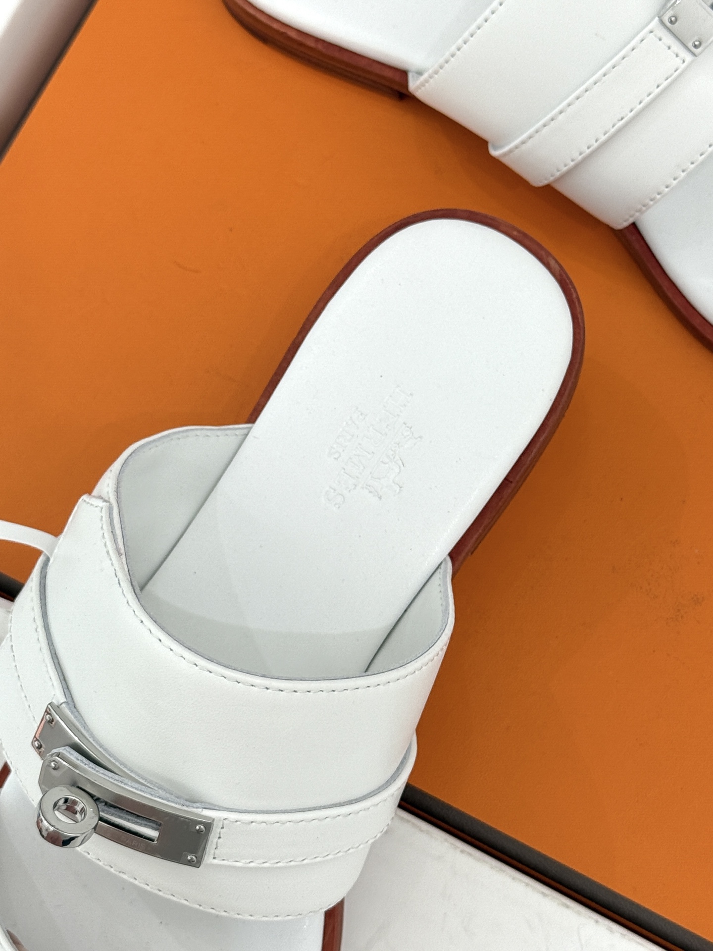 （配原版飞机盒）Hermès/爱马仕26WF新品Kelly扣一字带拖鞋夏日衣橱的点睛之笔质感经得住反复打
