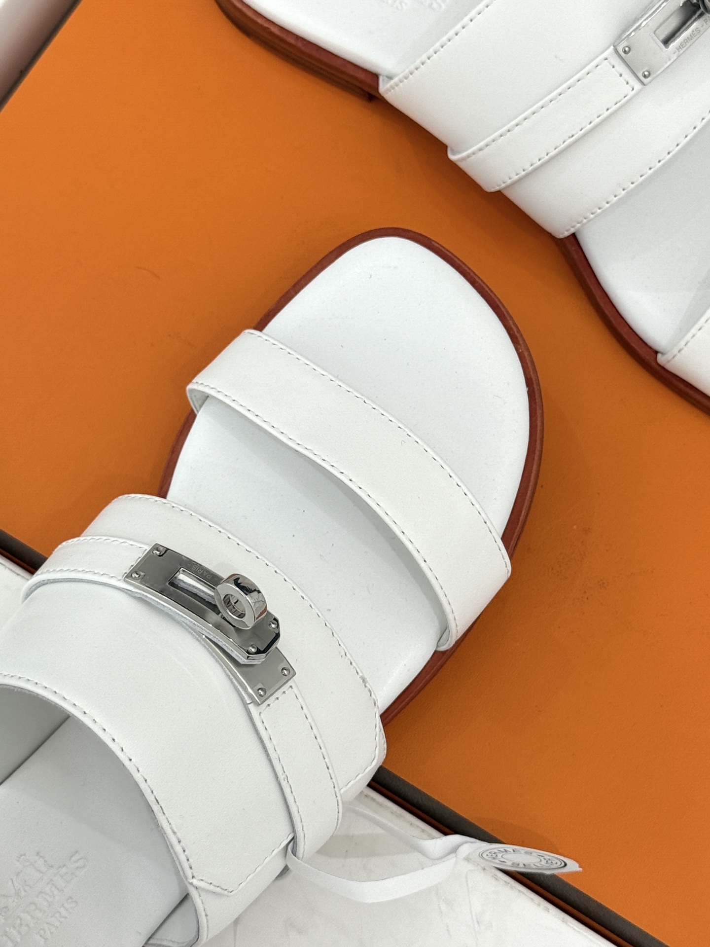 （配原版飞机盒）Hermès/爱马仕26WF新品Kelly扣一字带拖鞋夏日衣橱的点睛之笔质感经得住反复打