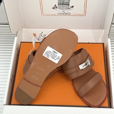 (配原版飞机盒)Hermès/爱马仕26WF新品Kelly扣一字带拖鞋夏日衣橱的点睛之笔质感经得住反复打 (配原版飞机盒)Hermès/爱马仕26WF新品Kelly扣一字带拖鞋夏日衣橱的点睛之笔质感经得住反复打