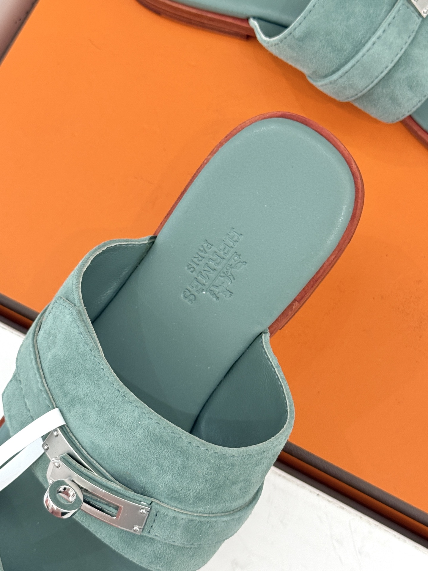 （配原版飞机盒）Hermès/爱马仕26WF新品Kelly扣一字带拖鞋夏日衣橱的点睛之笔质感经得住反复打