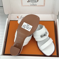 (配原版飞机盒)Hermès/爱马仕26WF新品Kelly扣一字带拖鞋夏日衣橱的点睛之笔质感经得住反复打 (配原版飞机盒)Hermès/爱马仕26WF新品Kelly扣一字带拖鞋夏日衣橱的点睛之笔质感经得住反复打