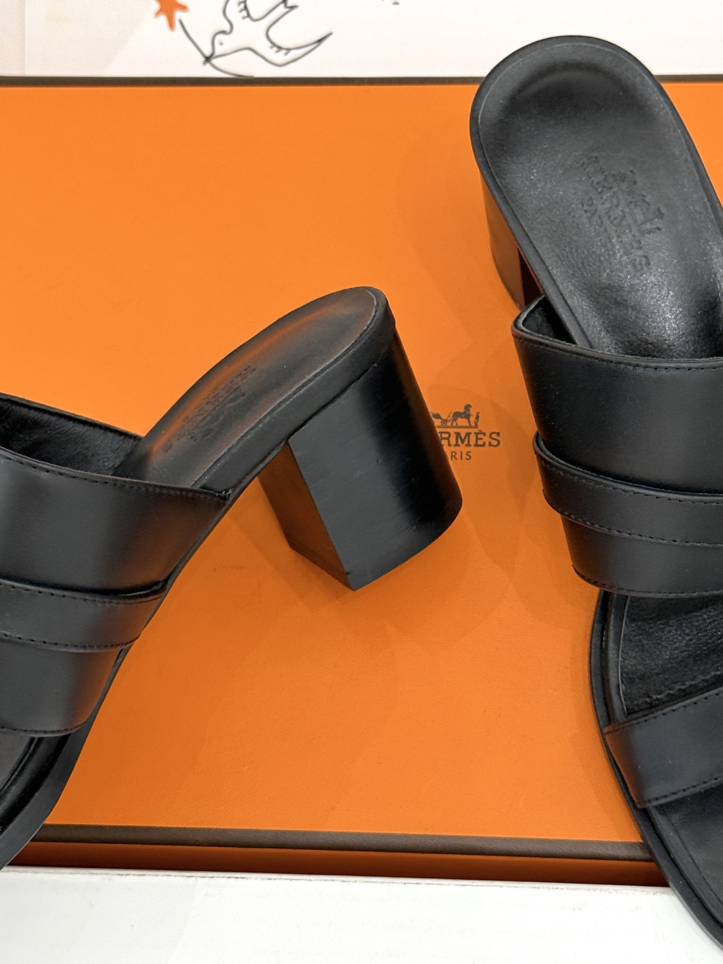 （配原版飞机盒）Hermès/爱马仕26WF新品Kelly扣一字带拖鞋夏日衣橱的点睛之笔质感经得住反复打