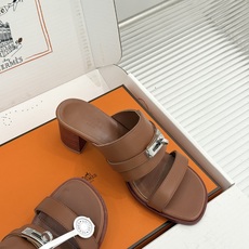 (配原版飞机盒)Hermès/爱马仕26WF新品Kelly扣一字带拖鞋夏日衣橱的点睛之笔质感经得住反复打 (配原版飞机盒)Hermès/爱马仕26WF新品Kelly扣一字带拖鞋夏日衣橱的点睛之笔质感经得住反复打
