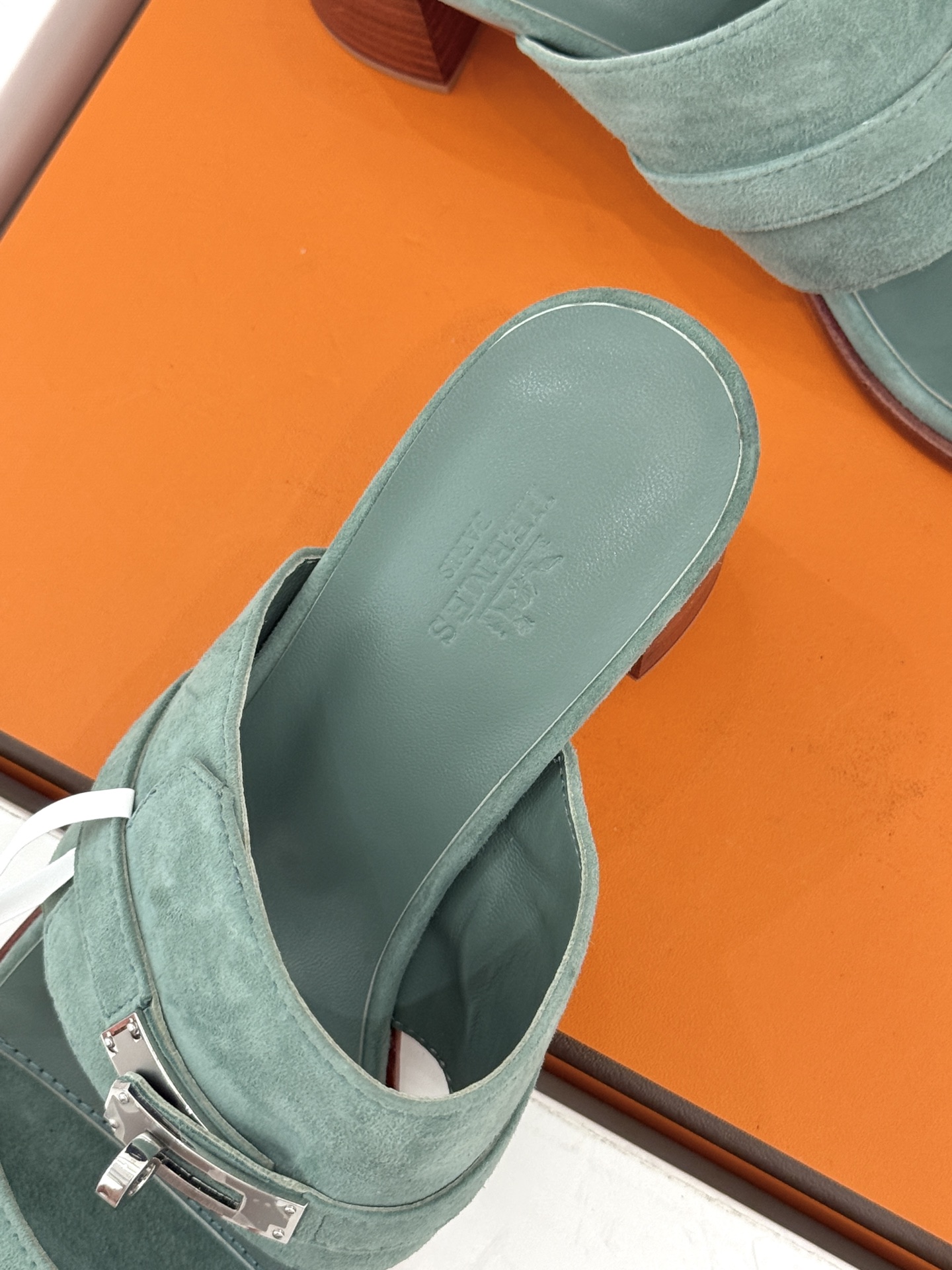（配原版飞机盒）Hermès/爱马仕26WF新品Kelly扣一字带拖鞋夏日衣橱的点睛之笔质感经得住反复打