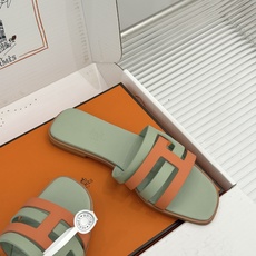 (配原版飞机盒)Hermès/爱马仕26WF新品拼色一字带拖鞋春夏衣橱点睛之笔质感经得住反复打量能穿好多 (配原版飞机盒)Hermès/爱马仕26WF新品拼色一字带拖鞋春夏衣橱点睛之笔质感经得住反复打量能穿好多