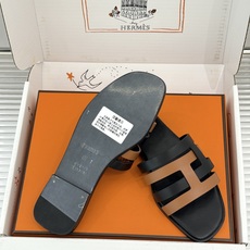 (配原版飞机盒)Hermès/爱马仕26WF新品拼色一字带拖鞋春夏衣橱点睛之笔质感经得住反复打量能穿好多 (配原版飞机盒)Hermès/爱马仕26WF新品拼色一字带拖鞋春夏衣橱点睛之笔质感经得住反复打量能穿好多