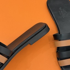 (配原版飞机盒)Hermès/爱马仕26WF新品拼色一字带拖鞋春夏衣橱点睛之笔质感经得住反复打量能穿好多 (配原版飞机盒)Hermès/爱马仕26WF新品拼色一字带拖鞋春夏衣橱点睛之笔质感经得住反复打量能穿好多