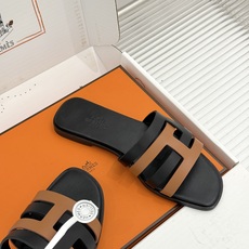 (配原版飞机盒)Hermès/爱马仕26WF新品拼色一字带拖鞋春夏衣橱点睛之笔质感经得住反复打量能穿好多 (配原版飞机盒)Hermès/爱马仕26WF新品拼色一字带拖鞋春夏衣橱点睛之笔质感经得住反复打量能穿好多