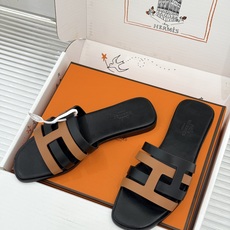 (配原版飞机盒)Hermès/爱马仕26WF新品拼色一字带拖鞋春夏衣橱点睛之笔质感经得住反复打量能穿好多 (配原版飞机盒)Hermès/爱马仕26WF新品拼色一字带拖鞋春夏衣橱点睛之笔质感经得住反复打量能穿好多