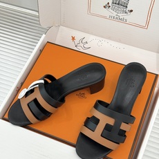 (配原版飞机盒)Hermès/爱马仕26WF新品拼色一字带拖鞋春夏衣橱点睛之笔质感经得住反复打量能穿好多 (配原版飞机盒)Hermès/爱马仕26WF新品拼色一字带拖鞋春夏衣橱点睛之笔质感经得住反复打量能穿好多