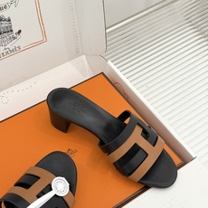 (配原版飞机盒)Hermès/爱马仕26WF新品拼色一字带拖鞋春夏衣橱点睛之笔质感经得住反复打量能穿好多 (配原版飞机盒)Hermès/爱马仕26WF新品拼色一字带拖鞋春夏衣橱点睛之笔质感经得住反复打量能穿好多