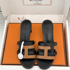 (配原版飞机盒)Hermès/爱马仕26WF新品拼色一字带拖鞋春夏衣橱点睛之笔质感经得住反复打量能穿好多 (配原版飞机盒)Hermès/爱马仕26WF新品拼色一字带拖鞋春夏衣橱点睛之笔质感经得住反复打量能穿好多