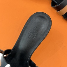 (配原版飞机盒)Hermès/爱马仕26WF新品拼色一字带拖鞋春夏衣橱点睛之笔质感经得住反复打量能穿好多 (配原版飞机盒)Hermès/爱马仕26WF新品拼色一字带拖鞋春夏衣橱点睛之笔质感经得住反复打量能穿好多