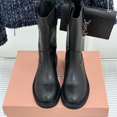 Miu Miu/缪缪26WF新品擦色做旧甜酷辣妹风短靴擦色做旧战损质感十足手工肌理每双皆独一甜酷辣妹风精 Miu Miu/缪缪26WF新品擦色做旧甜酷辣妹风短靴擦色做旧战损质感十足手工肌理每双皆独一甜酷辣妹风精