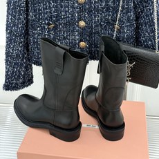 Miu Miu/缪缪26WF新品擦色做旧甜酷辣妹风短靴擦色做旧战损质感十足手工肌理每双皆独一甜酷辣妹风精 Miu Miu/缪缪26WF新品擦色做旧甜酷辣妹风短靴擦色做旧战损质感十足手工肌理每双皆独一甜酷辣妹风精