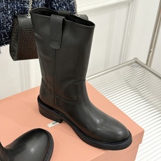 Miu Miu/缪缪26WF新品擦色做旧甜酷辣妹风短靴擦色做旧战损质感十足手工肌理每双皆独一甜酷辣妹风精 Miu Miu/缪缪26WF新品擦色做旧甜酷辣妹风短靴擦色做旧战损质感十足手工肌理每双皆独一甜酷辣妹风精
