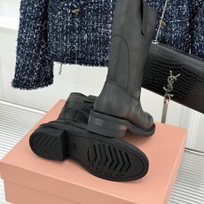 Miu Miu/缪缪26WF新品擦色做旧甜酷辣妹风短靴擦色做旧战损质感十足手工肌理每双皆独一甜酷辣妹风精 Miu Miu/缪缪26WF新品擦色做旧甜酷辣妹风短靴擦色做旧战损质感十足手工肌理每双皆独一甜酷辣妹风精