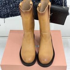 Miu Miu/缪缪26WF新品擦色做旧甜酷辣妹风短靴擦色做旧战损质感十足手工肌理每双皆独一甜酷辣妹风精 Miu Miu/缪缪26WF新品擦色做旧甜酷辣妹风短靴擦色做旧战损质感十足手工肌理每双皆独一甜酷辣妹风精