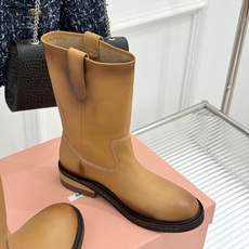 Miu Miu/缪缪26WF新品擦色做旧甜酷辣妹风短靴擦色做旧战损质感十足手工肌理每双皆独一甜酷辣妹风精 Miu Miu/缪缪26WF新品擦色做旧甜酷辣妹风短靴擦色做旧战损质感十足手工肌理每双皆独一甜酷辣妹风精