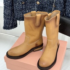 Miu Miu/缪缪26WF新品擦色做旧甜酷辣妹风短靴擦色做旧战损质感十足手工肌理每双皆独一甜酷辣妹风精 Miu Miu/缪缪26WF新品擦色做旧甜酷辣妹风短靴擦色做旧战损质感十足手工肌理每双皆独一甜酷辣妹风精