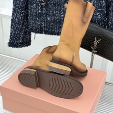 Miu Miu/缪缪26WF新品擦色做旧甜酷辣妹风短靴擦色做旧战损质感十足手工肌理每双皆独一甜酷辣妹风精 Miu Miu/缪缪26WF新品擦色做旧甜酷辣妹风短靴擦色做旧战损质感十足手工肌理每双皆独一甜酷辣妹风精