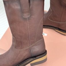Miu Miu/缪缪26WF新品擦色做旧甜酷辣妹风短靴擦色做旧战损质感十足手工肌理每双皆独一甜酷辣妹风精 Miu Miu/缪缪26WF新品擦色做旧甜酷辣妹风短靴擦色做旧战损质感十足手工肌理每双皆独一甜酷辣妹风精