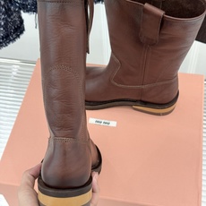 Miu Miu/缪缪26WF新品擦色做旧甜酷辣妹风短靴擦色做旧战损质感十足手工肌理每双皆独一甜酷辣妹风精 Miu Miu/缪缪26WF新品擦色做旧甜酷辣妹风短靴擦色做旧战损质感十足手工肌理每双皆独一甜酷辣妹风精