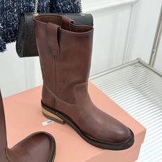 Miu Miu/缪缪26WF新品擦色做旧甜酷辣妹风短靴擦色做旧战损质感十足手工肌理每双皆独一甜酷辣妹风精 Miu Miu/缪缪26WF新品擦色做旧甜酷辣妹风短靴擦色做旧战损质感十足手工肌理每双皆独一甜酷辣妹风精