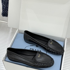 (原版飞机盒+10)Prada/普拉达26WF新品复古字母褶皱平底乐福鞋秋冬衣橱万能百搭单品上脚松弛氛围 (原版飞机盒+10)Prada/普拉达26WF新品复古字母褶皱平底乐福鞋秋冬衣橱万能百搭单品上脚松弛氛围