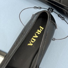 (原版飞机盒+10)Prada/普拉达26WF新品复古字母褶皱平底乐福鞋秋冬衣橱万能百搭单品上脚松弛氛围 (原版飞机盒+10)Prada/普拉达26WF新品复古字母褶皱平底乐福鞋秋冬衣橱万能百搭单品上脚松弛氛围