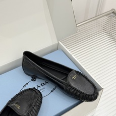 (原版飞机盒+10)Prada/普拉达26WF新品复古字母褶皱平底乐福鞋秋冬衣橱万能百搭单品上脚松弛氛围 (原版飞机盒+10)Prada/普拉达26WF新品复古字母褶皱平底乐福鞋秋冬衣橱万能百搭单品上脚松弛氛围