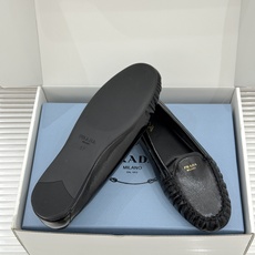 (原版飞机盒+10)Prada/普拉达26WF新品复古字母褶皱平底乐福鞋秋冬衣橱万能百搭单品上脚松弛氛围 (原版飞机盒+10)Prada/普拉达26WF新品复古字母褶皱平底乐福鞋秋冬衣橱万能百搭单品上脚松弛氛围