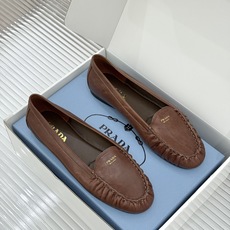 (原版飞机盒+10)Prada/普拉达26WF新品复古字母褶皱平底乐福鞋秋冬衣橱万能百搭单品上脚松弛氛围 (原版飞机盒+10)Prada/普拉达26WF新品复古字母褶皱平底乐福鞋秋冬衣橱万能百搭单品上脚松弛氛围