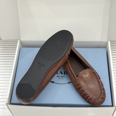 (原版飞机盒+10)Prada/普拉达26WF新品复古字母褶皱平底乐福鞋秋冬衣橱万能百搭单品上脚松弛氛围 (原版飞机盒+10)Prada/普拉达26WF新品复古字母褶皱平底乐福鞋秋冬衣橱万能百搭单品上脚松弛氛围